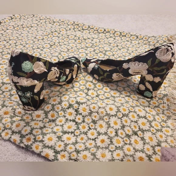 Metallic Embroidered Rampage Heels (EUC) - Picture 5 of 5